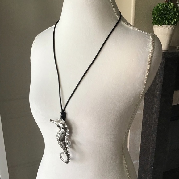 Seahorse Statement Necklace Black Cord Rhinestone Eye Jointed Links Beachy NEW - Picture 15 of 15